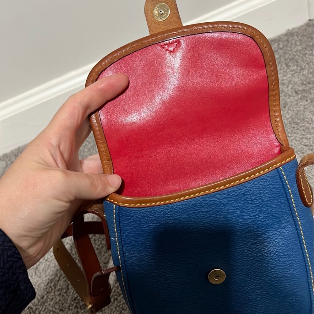 Leather crossbody bag Dooney and Bourke Blue in Leather - Picture 6 of 14